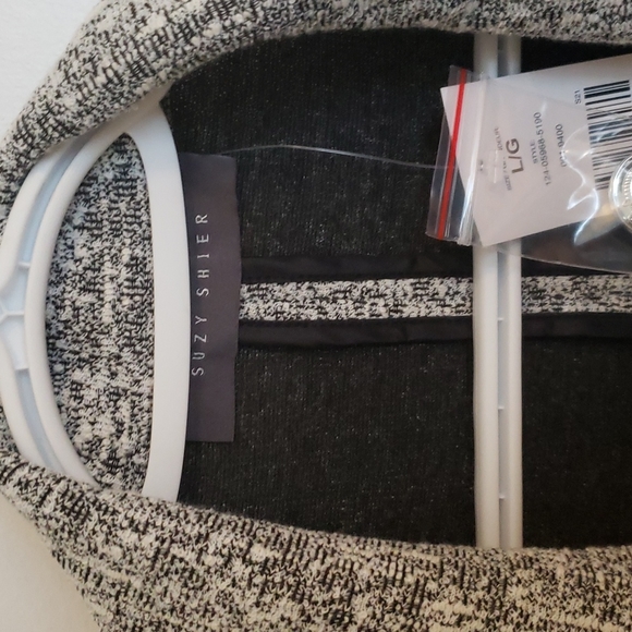 Gorgeous Sleeveless Blazer - Picture 3 of 4